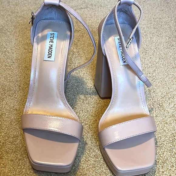 Steve Madden Shoes - Steve Madden light pink pump